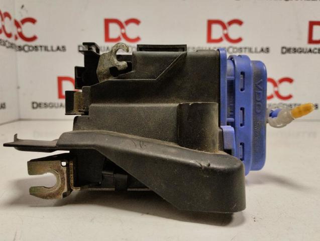 8D0839016A Cerradura de la puerta trasera derecha  en stock Granada