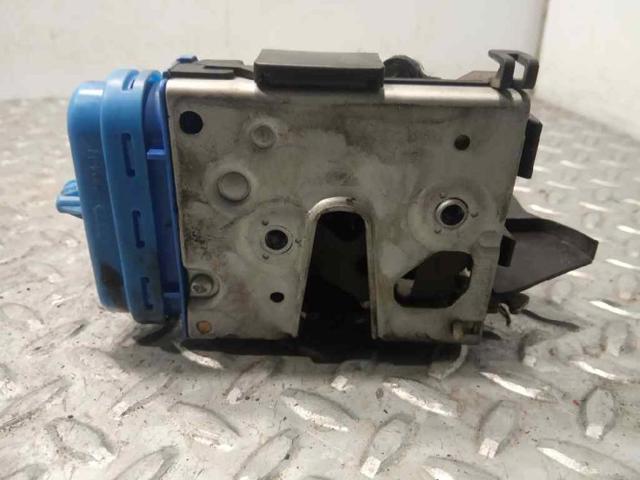 8D0839016A VAG Cerradura de la puerta trasera derecha  en stock Córdoba