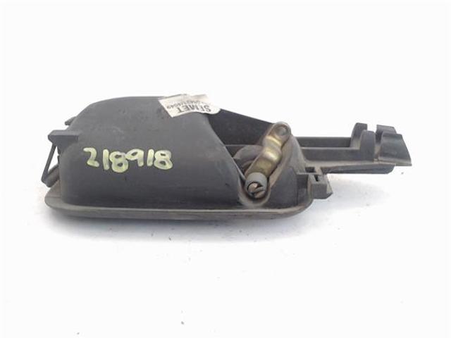 8D0839020 Manija interior derecha de puerta trasera  comprar en Reus