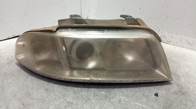 8D0941004AK Faro derecho  comprar en Pontevedra