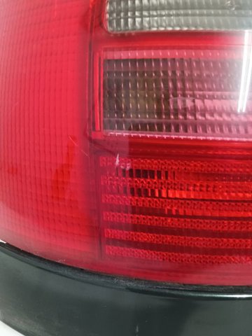 Piloto trasero izquierdo 8D0945095D VAG