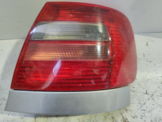  Audi A4  (8D5)