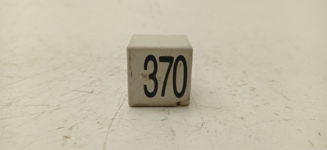 Relé de ventilador de aire acondicionado 8D0951253 VAG