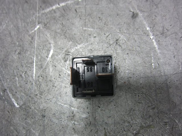 8D0951253 VAG Relé del ventilador  disponible Alicante