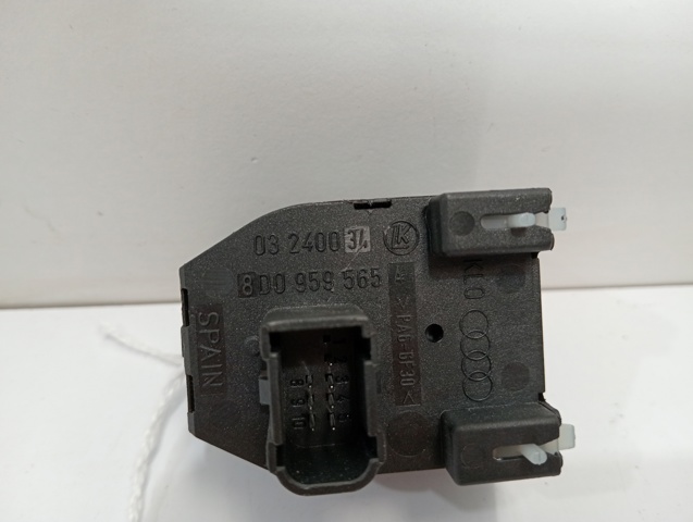8D0959565 VAG