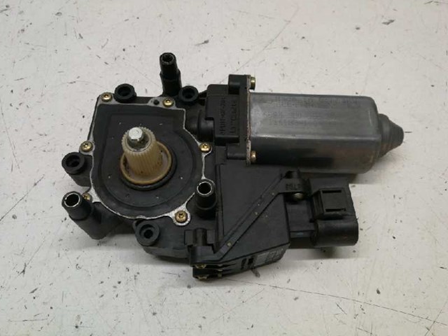 Motor eléctrico, elevalunas, puerta delantera izquierda 8D0959801 VAG