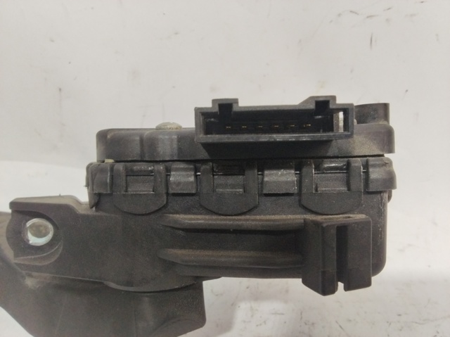 8D1721523F Pedal del acelerador  en stock Castellón