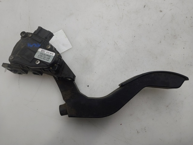 8D1721523F Pedal del acelerador  en stock Granada