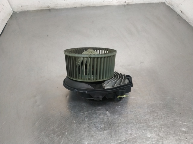 8D1820021 VAG Motor del ventilador del calefactor  comprar en Oviedo