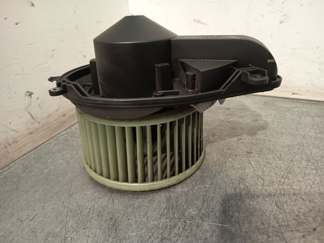 VAG 8D1820021 Motor del ventilador del calefactor  disponible Valladolid