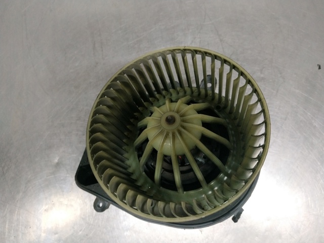 8D1820021 VAG Motor del ventilador del calefactor  disponible Vigo