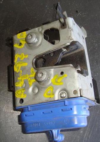 8D1837015F Cerradura de puerta delantera izquierda  disponible Málaga