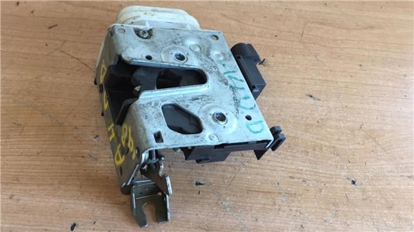 8D1837016F Cerradura de puerta delantera derecha comprar Sevilla