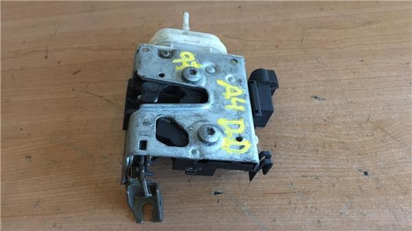 VAG 8D1837016F Cerradura de puerta delantera derecha  en stock Terrassa