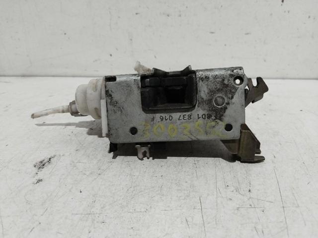 8D1837016F VAG Cerradura de puerta delantera derecha  en stock Huelva
