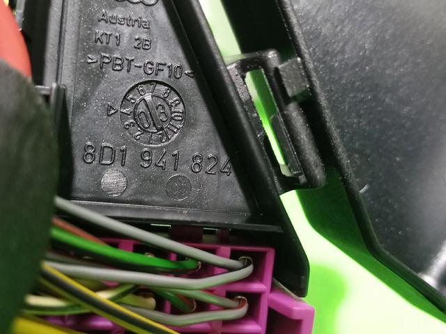 8D1941824 VAG Caja de fusibles  disponible Vigo