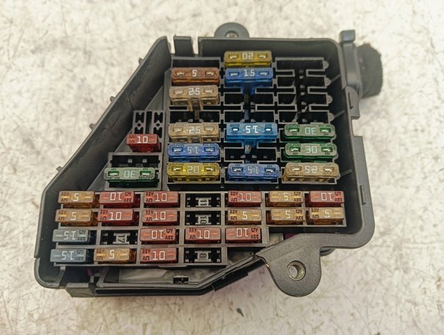 8D1941824 VAG Caja de fusibles  comprar en Jaén