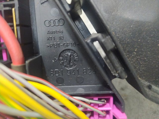 8D1941824 VAG Caja de fusibles  en stock Huelva
