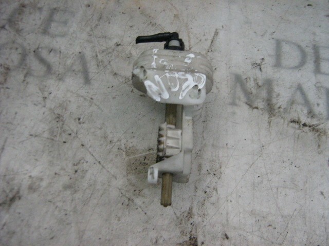 8D5862153 VAG