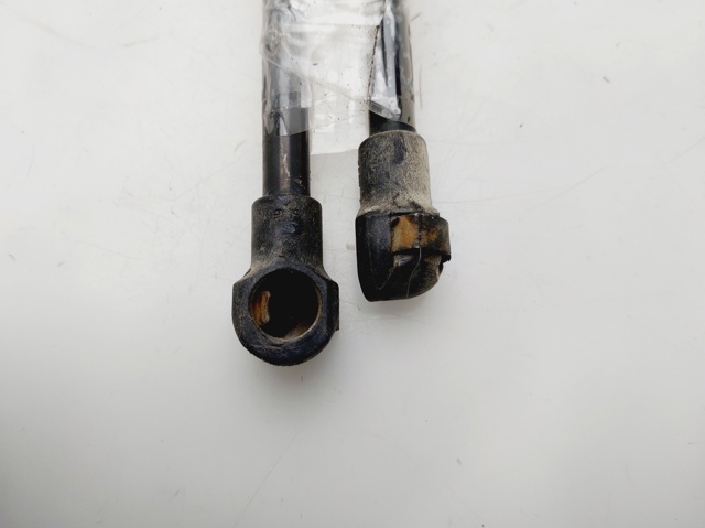 8D9827552F VAG Amortiguador de la tapa del maletero  comprar en Jaén