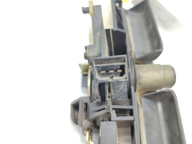 8D9827565H Cerradura de maletero  en stock Castellón