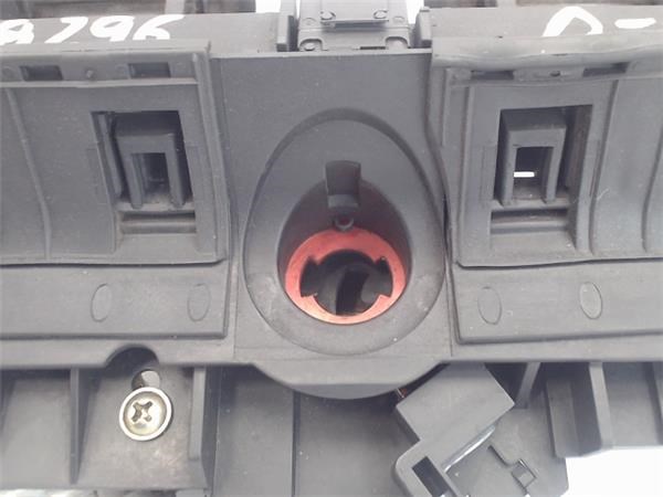 VAG 8D9827565H Cerradura de maletero  en stock Terrassa