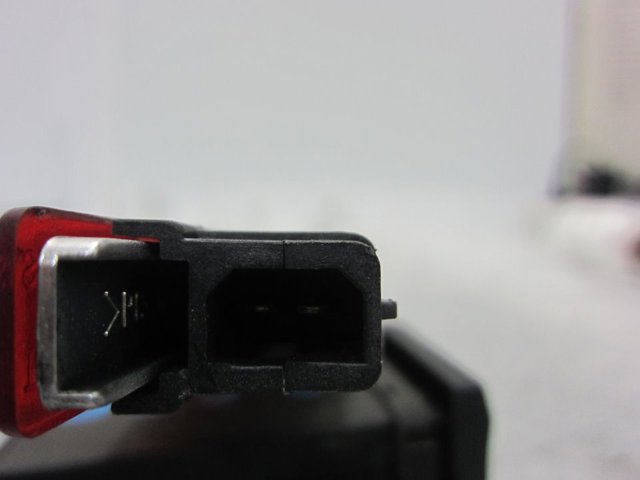 8D9945097B Luz de freno trasera adicional  disponible Málaga