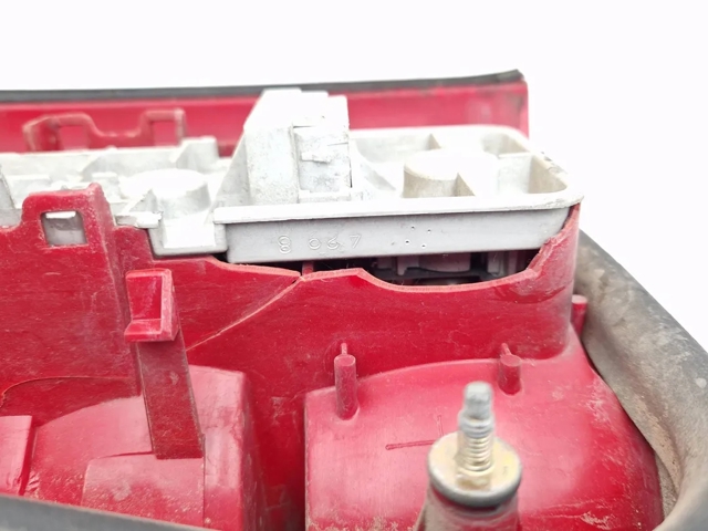 8D9945111 VAG Piloto trasero izquierdo  en stock Gandía