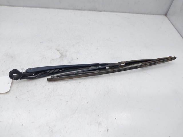 8D9955407A Brazo del limpiaparabrisas, trasero  en stock Castellón