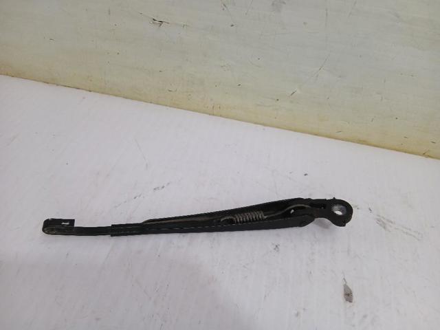 8D9955407A Brazo del limpiaparabrisas, trasero  en stock Granada