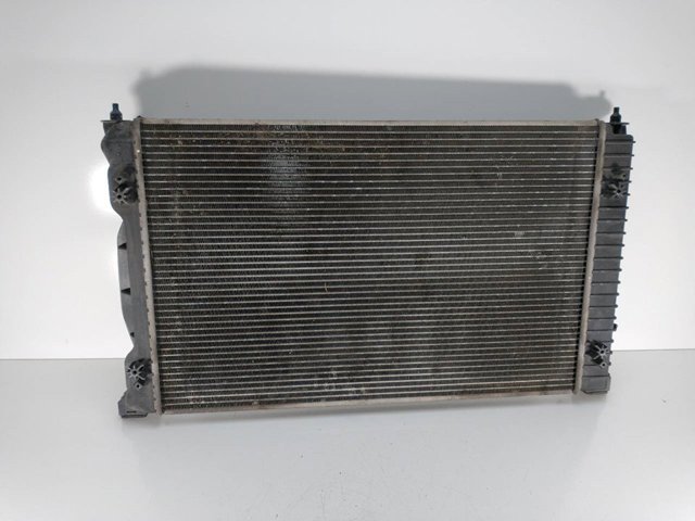 VAG 8E0121251L Radiador de refrigeración del motor  disponible Valladolid