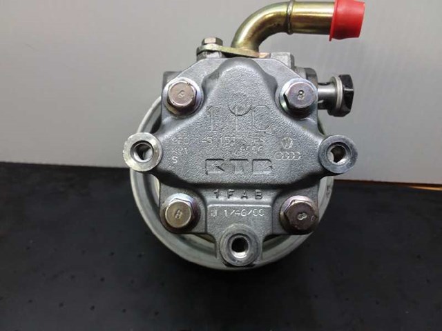 8E0145153 Bomba de dirección  en stock Castellón
