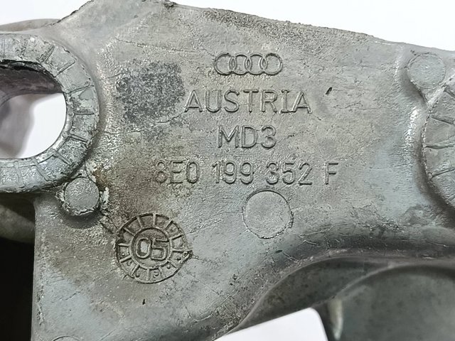 8E0199352F VAG