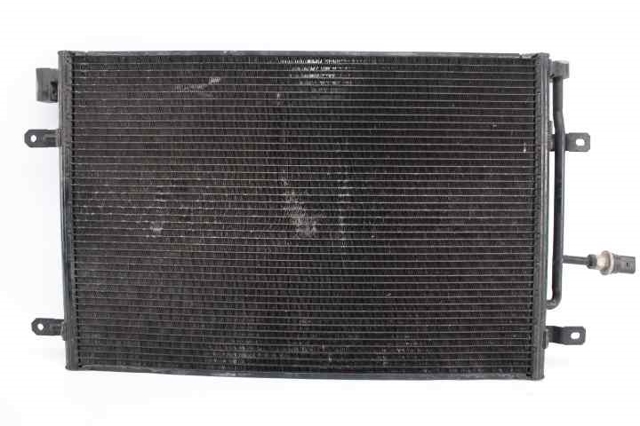 8E0260403T Condensador de aire acondicionado  disponible Utrera