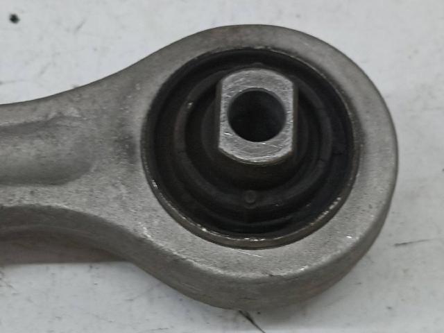 8E0407151R Brazo inferior izquierdo/derecho de suspensión delantera  disponible Málaga