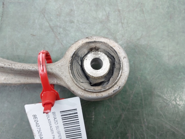8E0407509A Brazo superior izquierdo de la suspensión delantera comprar Almería