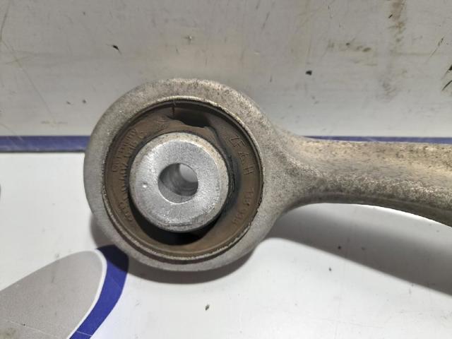 8E0407509P Brazo superior izquierdo de la suspensión delantera comprar Girona