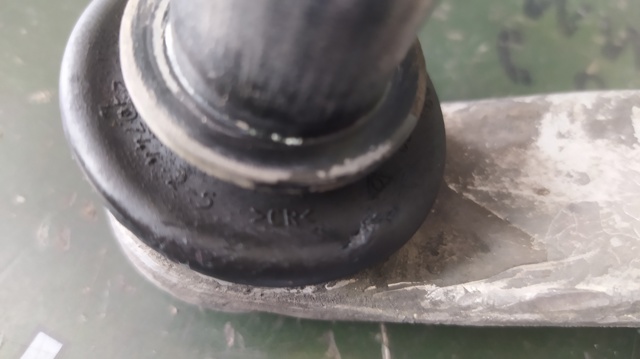 8E0407693 VAG Brazo inferior izquierdo de la suspensión delantera  disponible Alicante