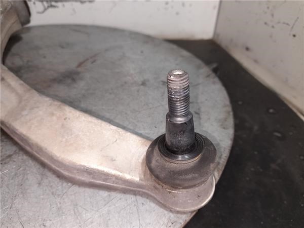 8E0407693AG Brazo inferior izquierdo de la suspensión delantera  comprar en Zaragoza