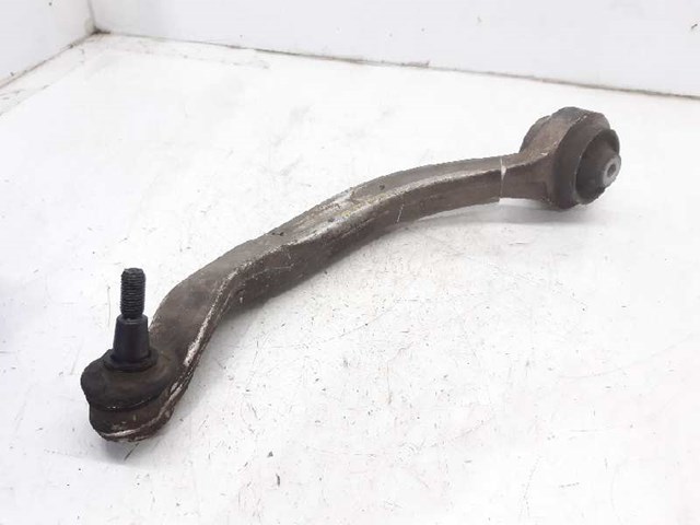 8E0407693AL Brazo inferior izquierdo de la suspensión delantera  disponible Utrera
