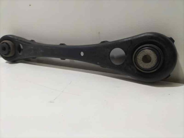 8E0501529K Brazo transversal de suspensión trasera  en stock Granada