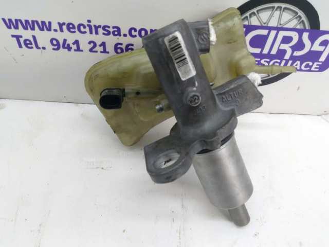 8E0611021 Cilindro maestro de frenos  en stock Granada