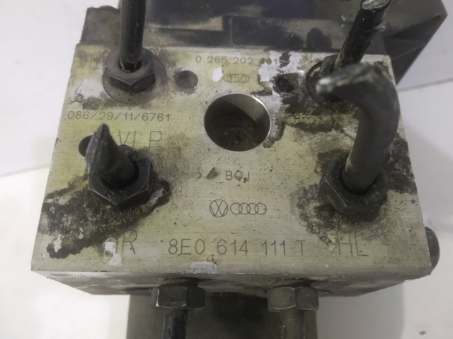 8E0614111T VAG/Audi