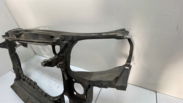 8E0805594E Panel de soporte del radiador y montaje de faros  disponible Málaga