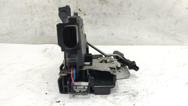 8E0839015C VAG Cerradura de puerta trasera izquierda  disponible Ourense