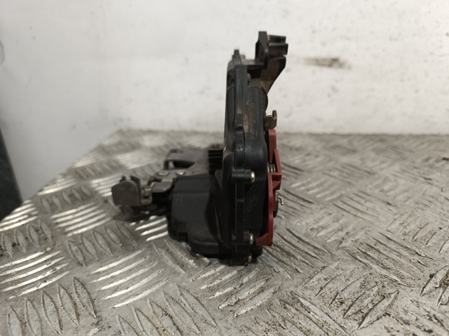 VAG 8E0839015C Cerradura de puerta trasera izquierda  en stock Salamanca