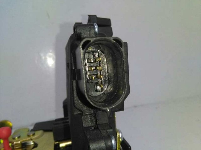 8E0839016C VAG Cerradura de la puerta trasera derecha  en stock Gandía