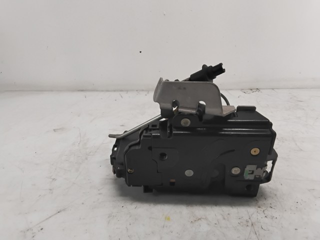 8E0839016C VAG Cerradura de la puerta trasera derecha  en stock Gandía
