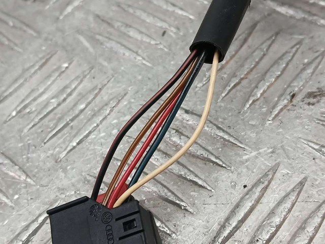 8E0857507B Cubierta de espejo retrovisor izquierdo  disponible Burgos