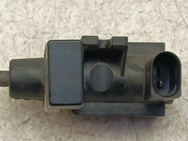 8E0906628A Válvula solenoide de control de presión de sobrealimentación  en stock Granada